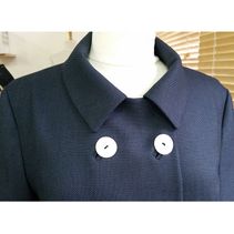 manteau col bouton blancs